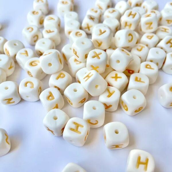 Letra silicona 12mm Blanco letra dorada